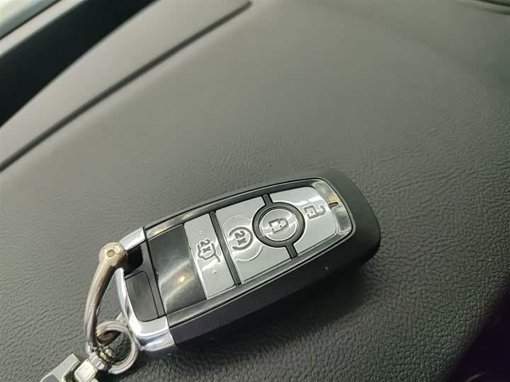 Фото 9 - Lincoln Aviator