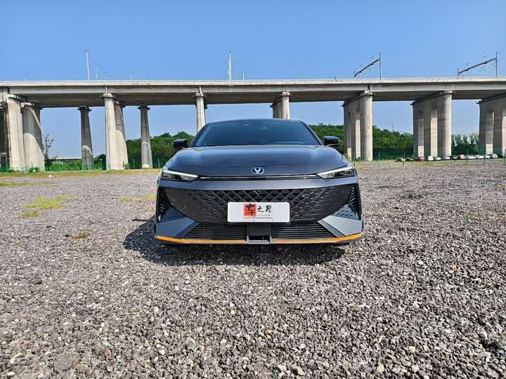 Фото 1 - Changan UNI-V