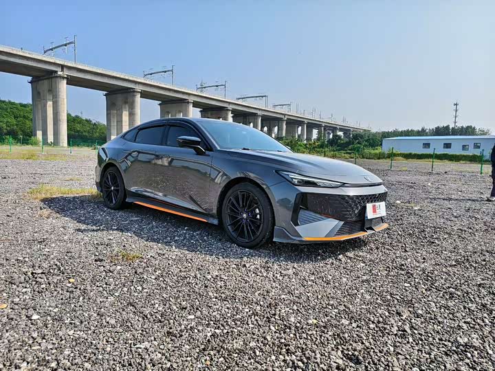 Фото 2 - Changan UNI-V