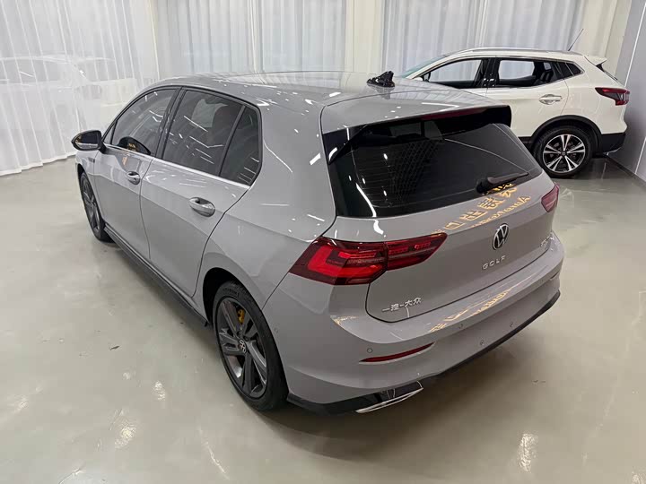 Фото 4 - Volkswagen Golf