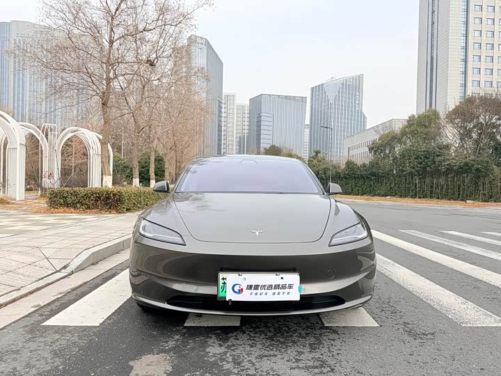 Фото 2 - Tesla Model 3