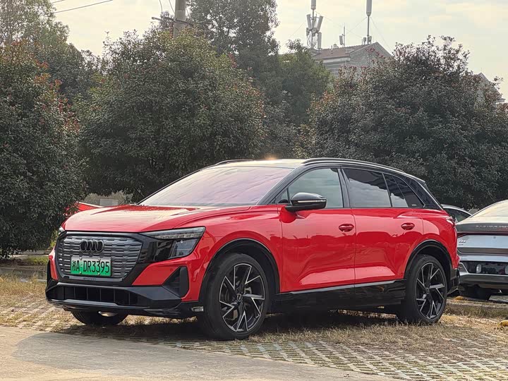 Фото 1 - Audi Q5 e-tron