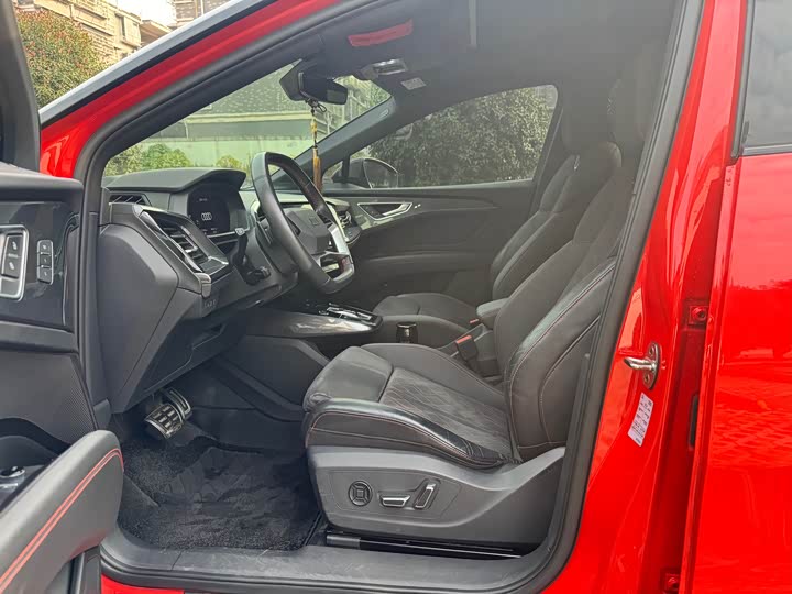 Фото 4 - Audi Q5 e-tron