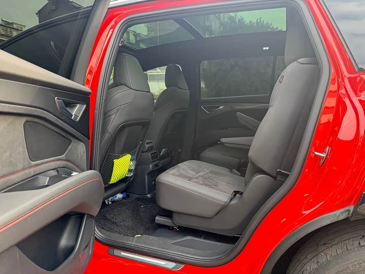 Фото 6 - Audi Q5 e-tron