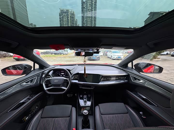 Фото 7 - Audi Q5 e-tron