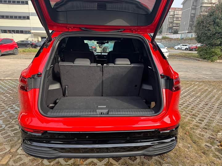 Фото 8 - Audi Q5 e-tron