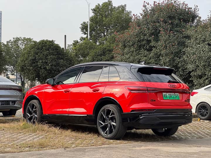 Фото 9 - Audi Q5 e-tron