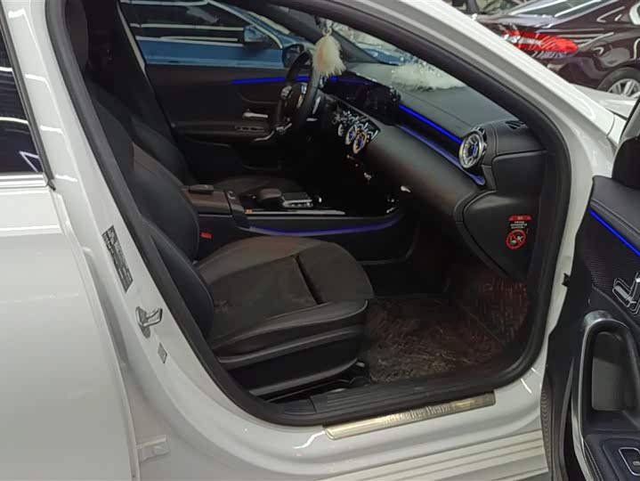 Фото 8 - Mercedes-Benz A-Class