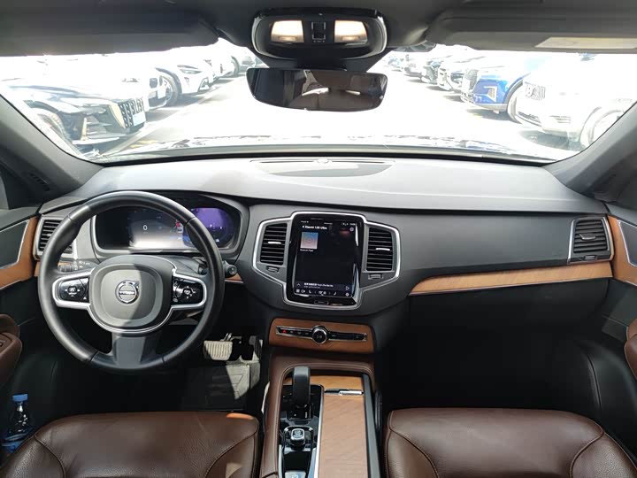 Фото 9 - Volvo XC90