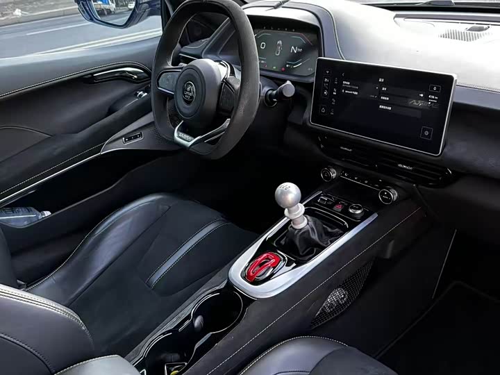 Фото 3 - Lotus Emira