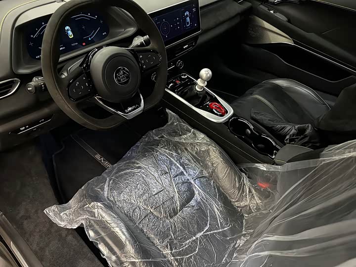 Фото 9 - Lotus Emira