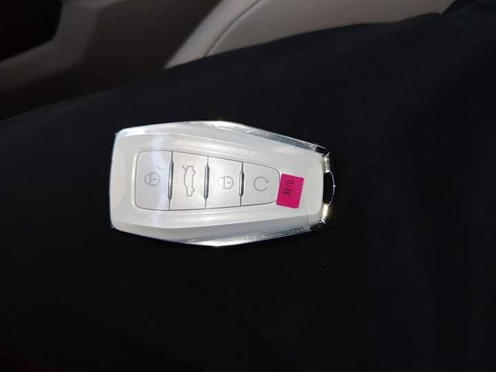 Фото 9 - Geely Icon