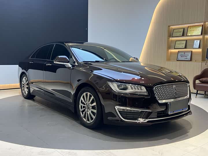 Фото 2 - Lincoln MKZ