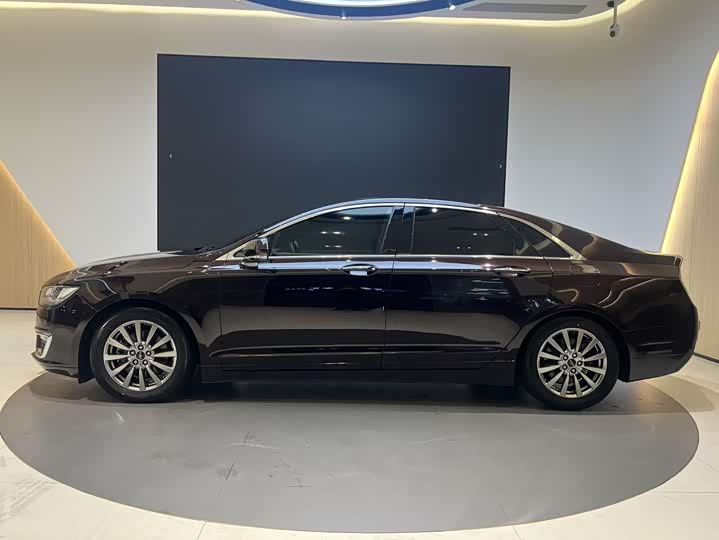 Фото 4 - Lincoln MKZ