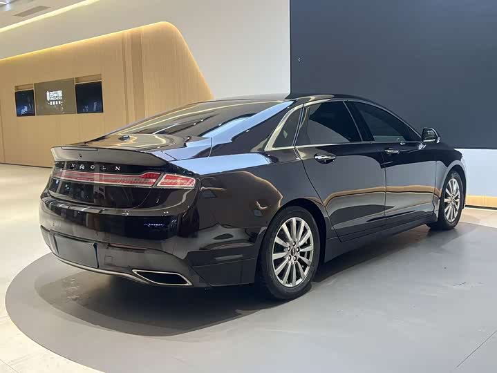 Фото 5 - Lincoln MKZ