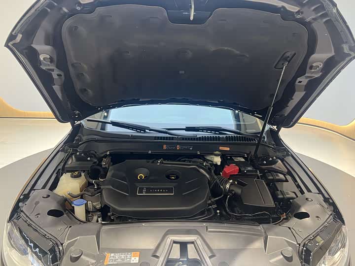 Фото 8 - Lincoln MKZ