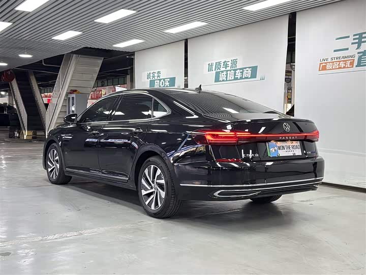 Фото 3 - Volkswagen Passat Hybrid