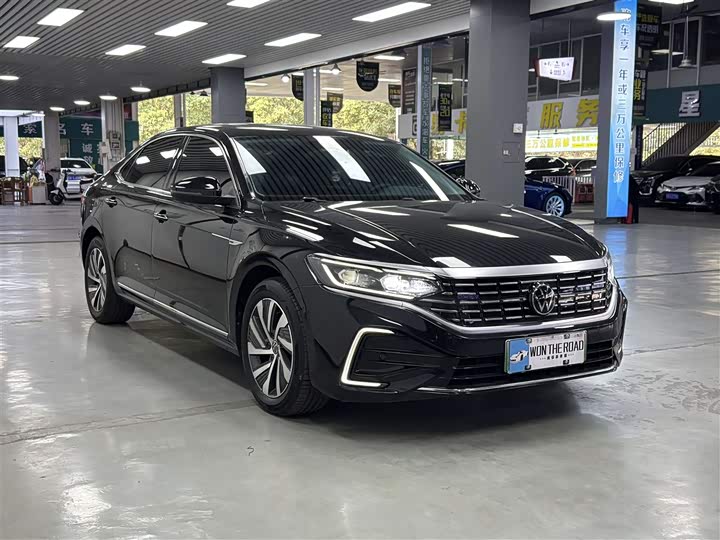 Фото 5 - Volkswagen Passat Hybrid
