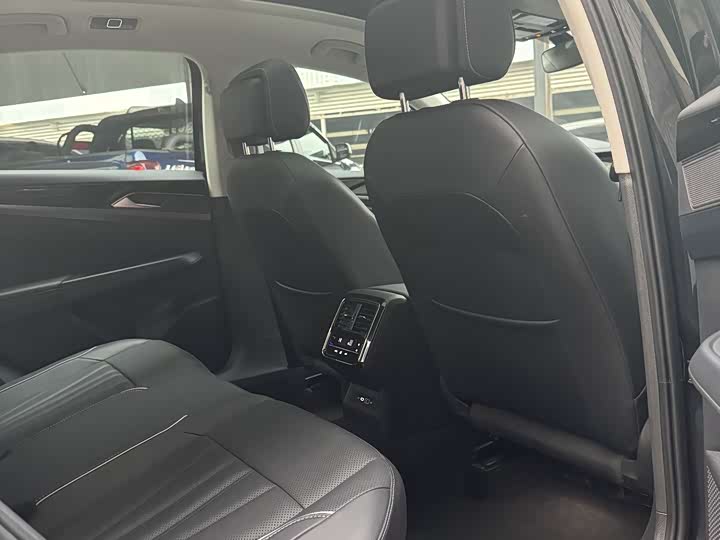 Фото 9 - Volkswagen Passat