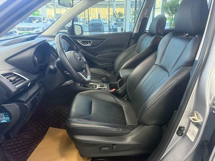 Фото 9 - Subaru Forester