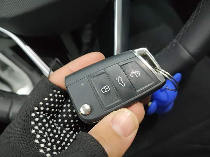 Фото 9 - Volkswagen Sagitar L