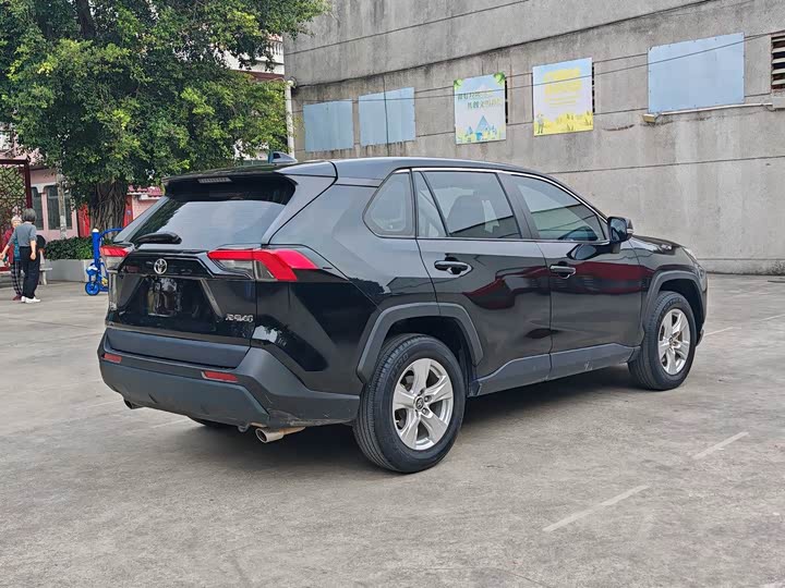 Фото 5 - Toyota RAV4