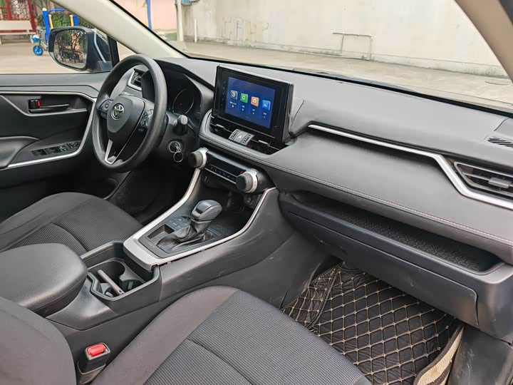 Фото 7 - Toyota RAV4