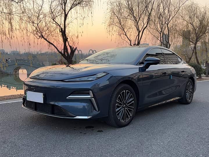 Фото 2 - Geely Galaxy Starshine 8 EM-i