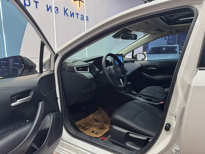 Фото 4 - Toyota Corolla