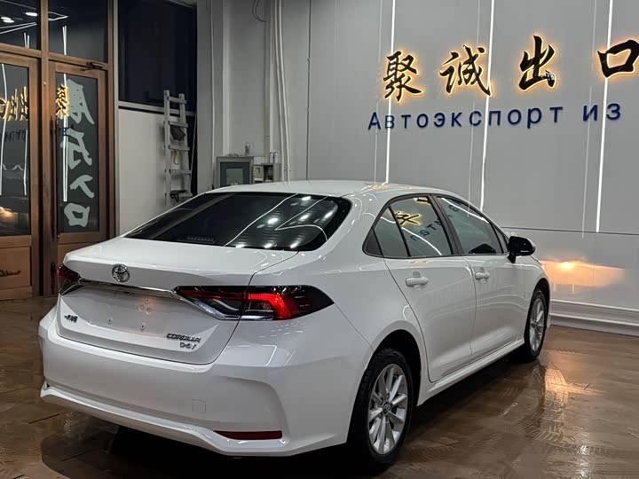 Фото 9 - Toyota Corolla