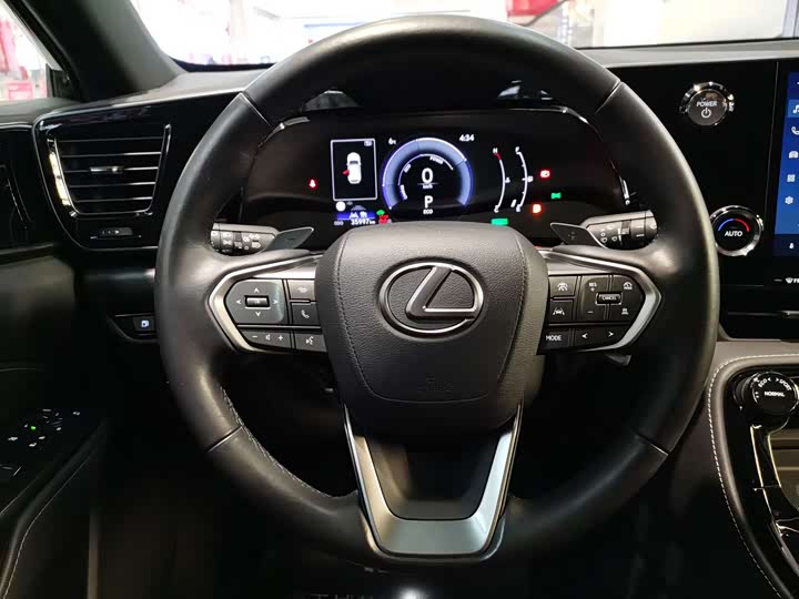 Фото 5 - Lexus NX