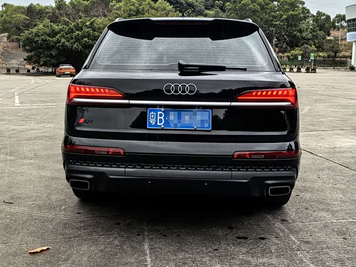 Фото 6 - Audi Q7
