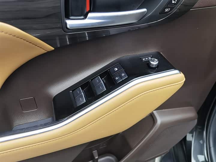 Фото 9 - Toyota Highlander