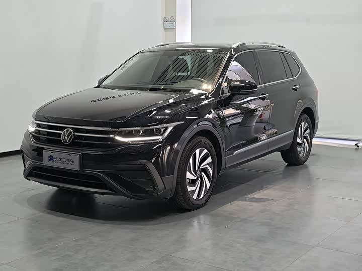 Фото 1 - Volkswagen Tiguan L Pro