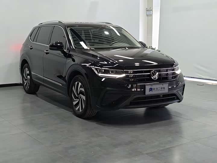 Фото 3 - Volkswagen Tiguan L Pro