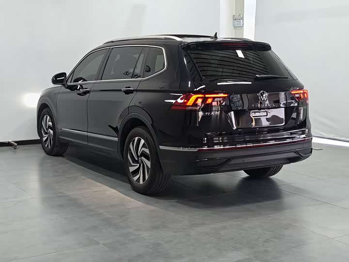 Фото 4 - Volkswagen Tiguan L Pro