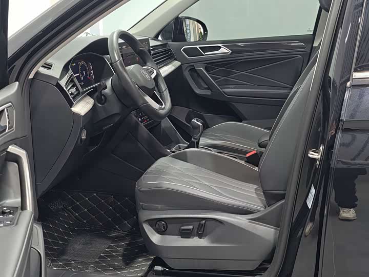 Фото 7 - Volkswagen Tiguan L Pro