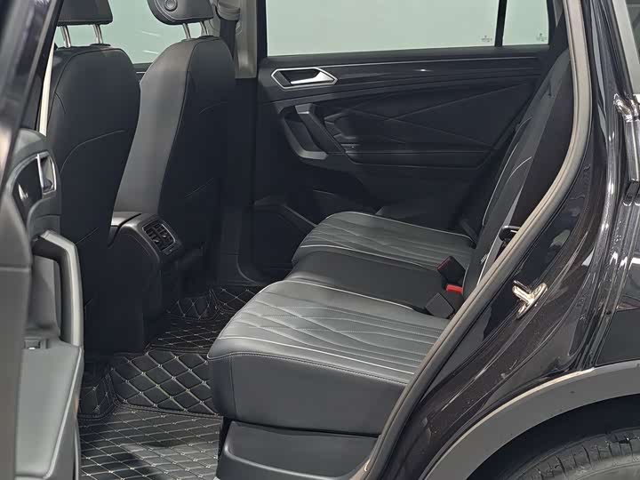 Фото 8 - Volkswagen Tiguan L Pro