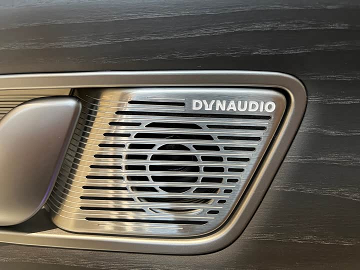 Фото 9 - Denza D9