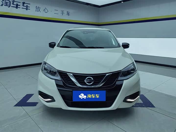 Фото 2 - Nissan Tiida