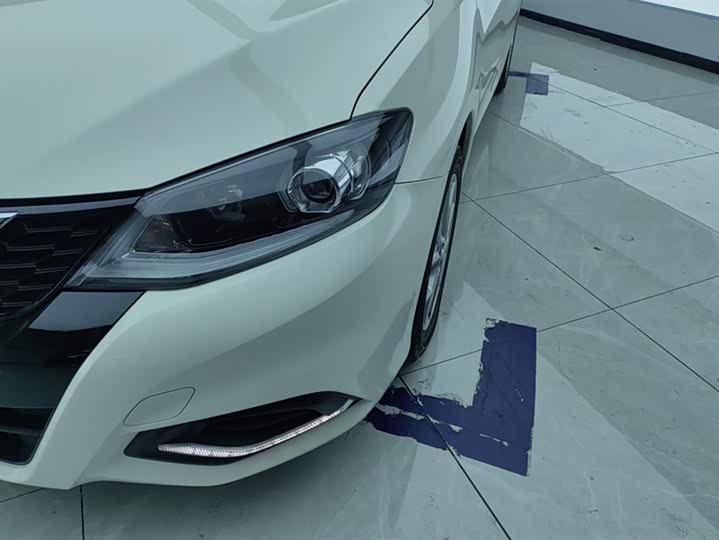 Фото 5 - Nissan Tiida