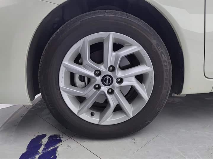 Фото 6 - Nissan Tiida