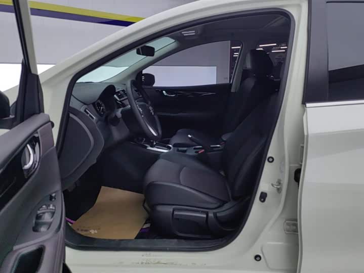 Фото 9 - Nissan Tiida