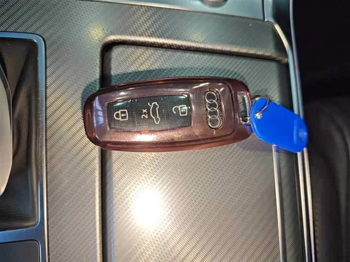 Фото 9 - Audi A6L