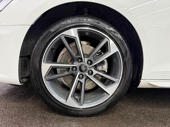 Фото 5 - Audi A4L