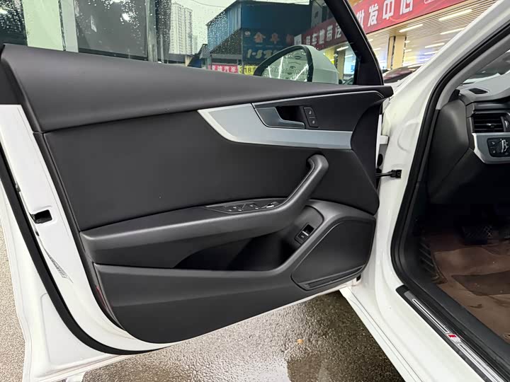 Фото 7 - Audi A4L