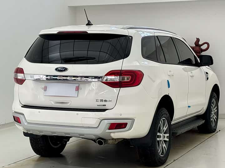 Фото 9 - Ford Everest