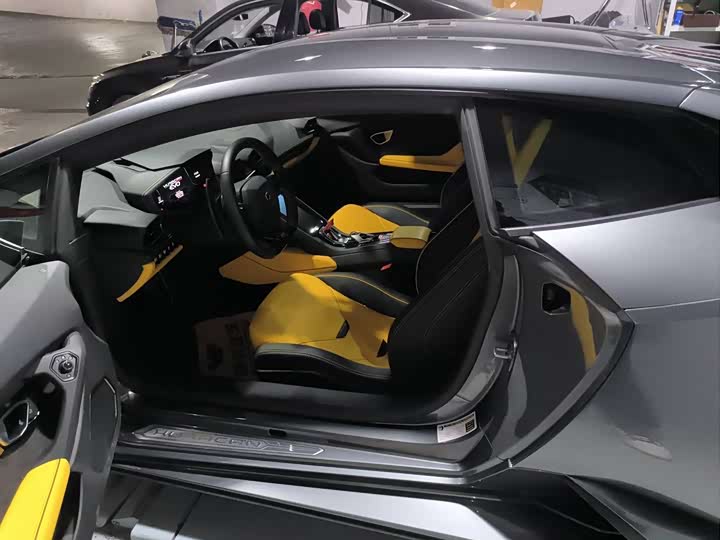 Фото 3 - Lamborghini Huracán