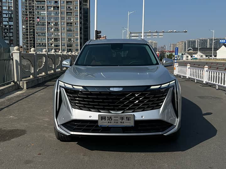 Фото 2 - Geely Atlas L