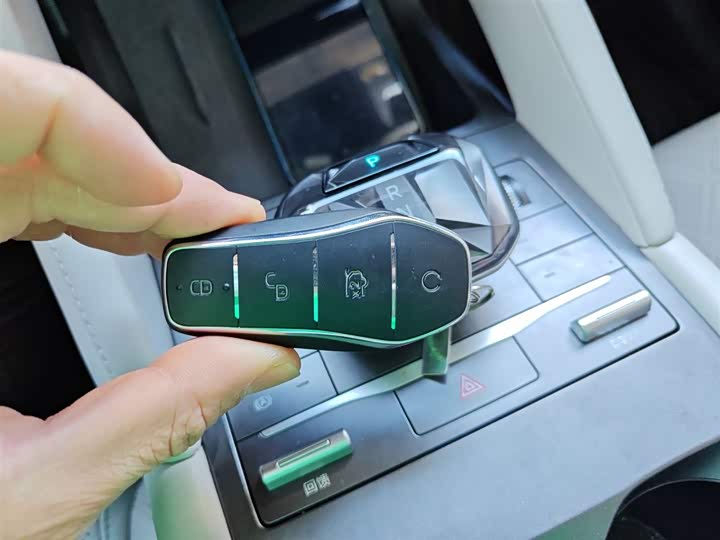 Фото 9 - BYD Yuan Up